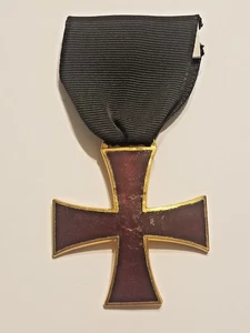 Vintage Red Knight's Templar Cross Signed Blackinton Medieval Pendent Pinback - Picture 1 of 5