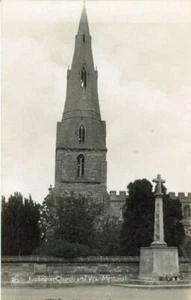 REAL PHOTO POSTCARD OF THE CHURCH AND WAR MEMORIAL, KIMBOLTON, HUNTINGDONSHIRE - Foto 1 di 2