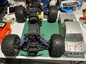 Vintage HPI Savage XL Nitro Monster Truck, 1/8 scale w/ Fully Upgraded Parts - Picture 1 of 12