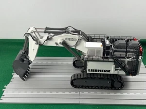 Modelli di camion CONRAD, Liebherr R 9800 escavatore minerario bianco n. 2950/0 - Foto 1 di 14