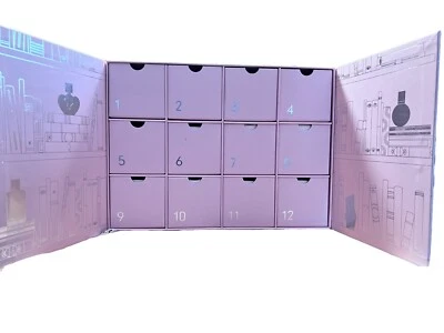 Ariana Grande 12 piezas Bóveda de Vacaciones Biblioteca de Adviento Perfume Set EDICIÓN LIMITADA 2023 Foto 1 de 4
