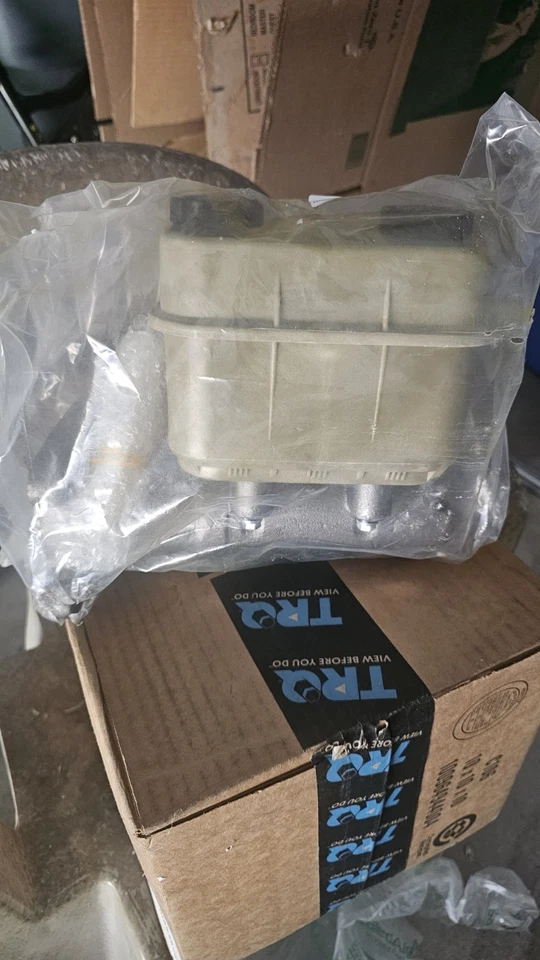 Cilindro maestro de freno Dorman 87897WM 2006 2007 para Hino 268 2005-2008 Foto 1 de 2