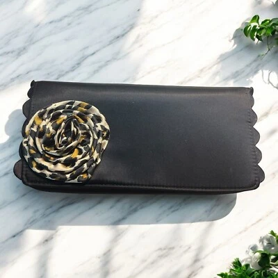 Bolso sin asas de noche Nina negro satinado roseta de leopardo para mujer Foto 1 de 4