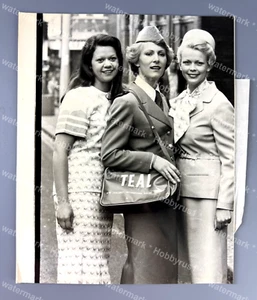Stewardess Uniforms Miss New Zealand Airlines Teal 1976 Original Press Photo - Picture 1 of 2