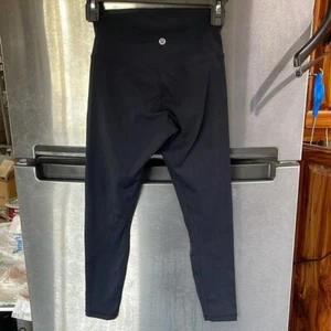 Lululemon leggings women’s size 4 Black cropped Good preowned condition active - Picture 1 of 11