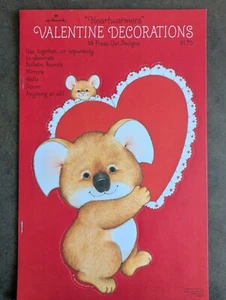 Vintage Valentine’s Day Die Cut Wall Decor Bear & Mouse With Heart Hallmark 1982 - Picture 1 of 9