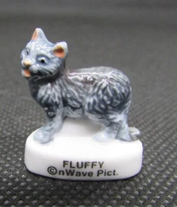 Fève Une petit Chat Gris FLUFFY Cat Katze Voyage Samy #G41 - Imagen 1 de 2