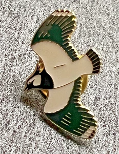 EARLY EDITION LAPWING RSPB PIN BADGE - Picture 1 of 3