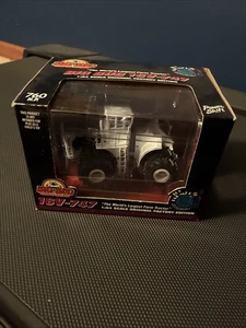 TOY FARMER-BIG BUD 16V 747 1/64scale toy tractor 760 HP - Picture 1 of 6