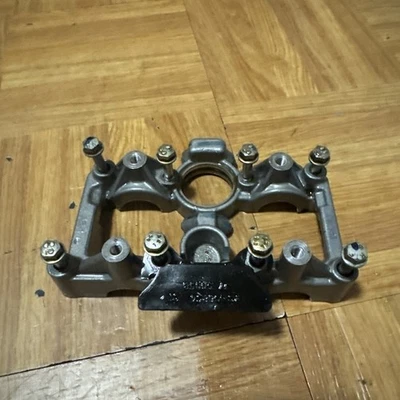 KTM GUÍA DE EJE DE LEVAS DUKE 390 & RC 390 PRODUCTO ORIGINAL Árbol de levas Cubierta superior Foto 1 de 4