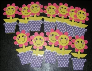 Niña 12 OLLAS MARGARITAS DE MADERA--tropa artesanía intercambio nombre etiqueta exploradores margaritas pintadas - Imagen 1 de 1