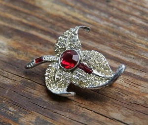 Vintage brooch with red rhinestones - Picture 1 of 7