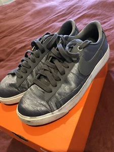 NIKE BLAZE LOW EUR 38 METALLIC GREY / SILVER PERFECT CONDITION TRAINER SNEAKER - Picture 1 of 7