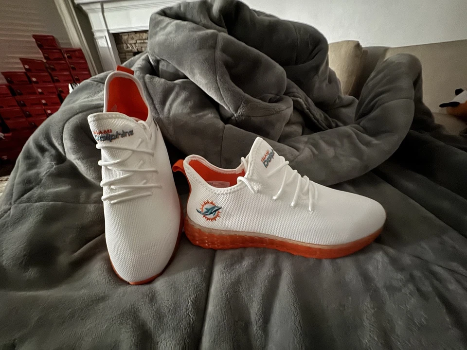 ZAPATOS PARA CORRER FOCO NFL MIAMI DOLPHINS BLANCOS BAJOS CON LOGOTIPO DEL EQUIPO NUEVOS Foto 1 de 4