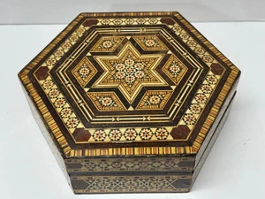 Vintage kompliziertes Muster Mosaik Holz Intarsien aufklappbare Box geometrisches Muster 8" - Bild 1 von 12