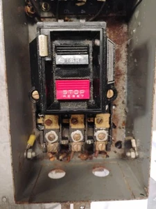 SQUARE D 2510MBO2 AC MANUAL STARTER - Picture 1 of 2