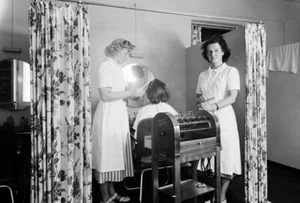 KOSMETIK * 2X3 KÜHLSCHRANKMAGNET * SCHÖNHEITSSALON FRISEUR LADEN MANIKÜRE HAUT - Bild 1 von 2