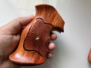 PRECIOSO TRASERO CUADRADO TAURUS MEDIANO/GRANDE FAMA, AGARRE OVERSIZE .357 MANO DERECHA - Imagen 1 de 6