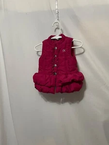 Calvin Klein Baby Mädchen 6-9 Monate beerenrot gefütterte Weste Druckknopf Rüsche hochgeschlossen - Bild 1 von 6