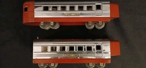 2 Piece Lionel Junior 1701 , 1702 Streamlined Passenger Red/Chrome Cars Nice. - Picture 1 of 9