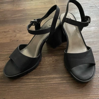 Sandalias Worthington talla 8,5 negras gruesas de tacón bloque con correa para el tobillo zapatos abiertos Foto 1 de 4