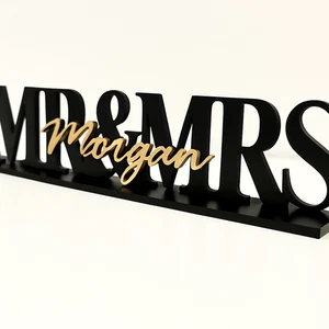 Placa de escritorio de pie personalizada Mr and Mrs acrílico 3D - Imagen 1 de 4