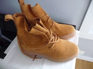 STEVE MADDEN NEW TAHOE GENUINE SUEDE LACE UP BOOTS TAN/ GOLDEN COLOR SIZE 40 - Foto 1 di 7