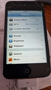 iPod Touch 4th Gen A1367 - 32GB Black / Chrome Working, boxed - Picture 1 of 5