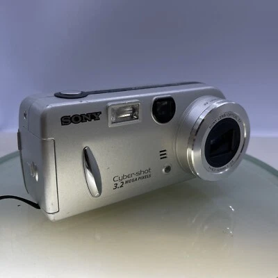 Sony Cybershot DSC-P52 3.2 MP Compact Digital Camera Silver LENS ERROR #23 - Image 1 of 4