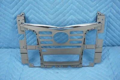 Soporte bisel para consola de radio Infiniti QX56 68260-1LA3A 2011-2013 OEM Foto 1 de 3