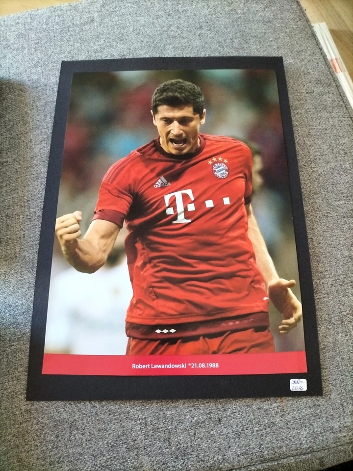 Robert Lewandowski FC Bayern München Kalenderfoto  Unsigniert 2016 - Bild 1 von 1