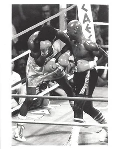 MARVELOUS MARVIN HAGLER vs TOMMY HEARNS 8X10 PHOTO BOXING PICTURE WIDE BORDER - Picture 1 of 1