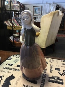Lladro NAO Figur Amish Girl In Dress 9 1/2 Retired - Bild 1 von 4