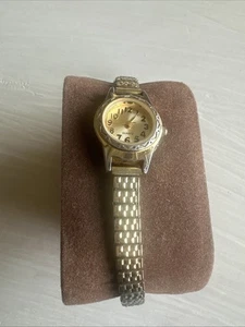 Goldtone Women’s Watch NEW BATTERY - Picture 1 of 10