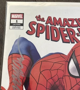 AMAZING SPIDER-MAN#1 TRADE VARIANT EDITION COVER! SIGNED BY MIKE MAYHEW W/ COA - Picture 1 of 6