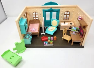 Lil Woodzeez Walk In Health Clinic & Dentist Office Set! - Picture 1 of 8