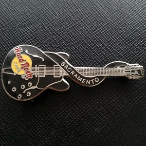 SACRAMENTO☑️Hard Rock CAFE®HRC PIN🎸1997 Roy Orbison DEAD ROCKER Gibson Guitar🎗 - Picture 1 of 3