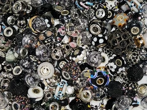 10 Unzen PREMIUM SCHWARZE EUROPÄISCHE PERLEN ALLE HOCHWERTIG VIELE STEINE - Bild 1 von 4