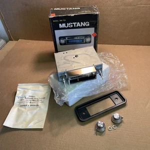 NUEVO Reproductor de Cinta Estéreo 8 Pistas Radio AM/FM MUSTANG IRK-720 De Colección INCOMPLETO/TAL CUAL - Imagen 1 de 16