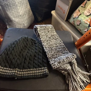 Beanie Mütze und Schal - Bild 1 von 3