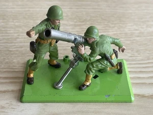 Vintage, Britains Deetail, WW2 US Mortar / Gun Crew, Spielzeugsoldaten im Maßstab 1:32. - Bild 1 von 5