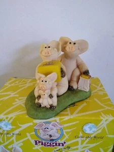 Piggin Queuing Collectible Figurine - Foto 1 di 1