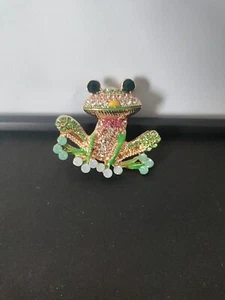 Green rhinestone and enamel frog pin, 1 1/2 In Wide, 1 1/2 In Long - Picture 1 of 3