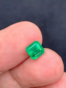 Swat Emerald Faceted 1.55 ct - Natural Gem for Fine Jewelry - Picture 1 of 7