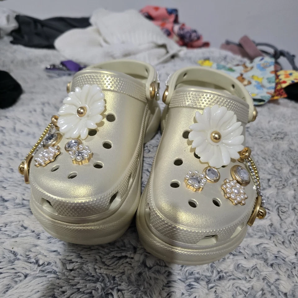 crocs womens Size 4 - Image 1 of 4