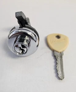 LANCIA Flavia s1, Sport, Convertibile GLOVE BOX LOCK serratura portaoggetti NOS! - Imagen 1 de 6
