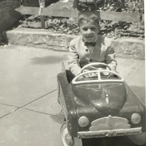 VINTAGE PHOTO Little Boy And Pedal Car Push Cart Toy 1955 ORIGINAL - Picture 1 of 3