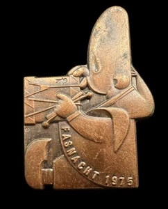 Vintage Fasnacht Carnival of Basel Switzerland Badge/Pin 1975 - Picture 1 of 2