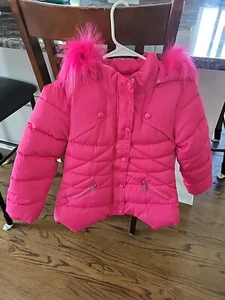 Abrigo acolchado rosa brillante Farvalue para niña abrigo con capucha extraíble talla 7/8 - Imagen 1 de 7