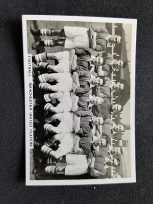 1935 Pattreiouex Sporting Events & Stars Card # 63 Manchester United Players (EX - Image 1 of 3